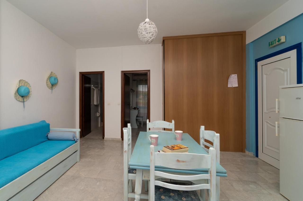 Blue Houses Apartments Finikounta Exterior photo