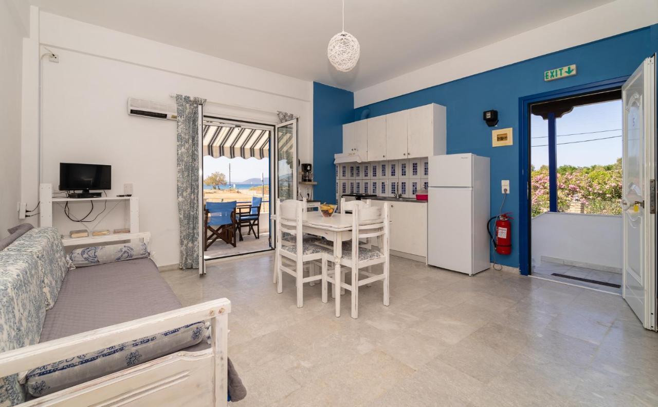 Blue Houses Apartments Finikounta Exterior photo